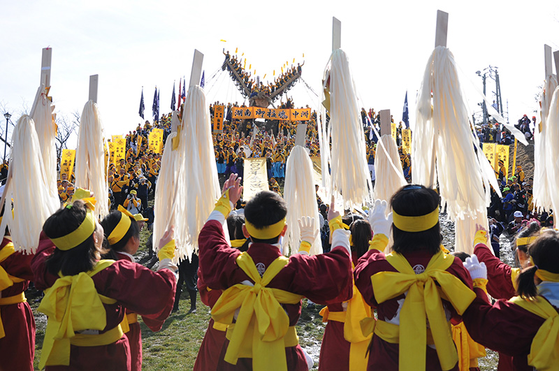 御柱祭（式年造営御柱大祭）