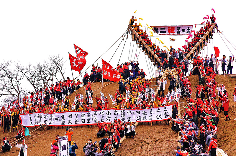 御柱祭（式年造営御柱大祭）