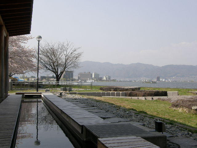 湖畔公園　足湯